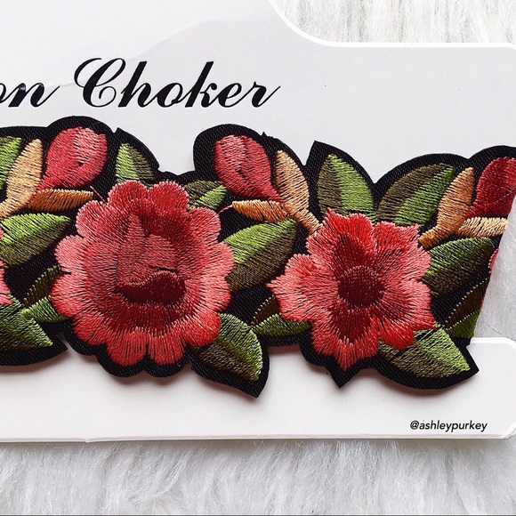 🌸4 for $10🌸 Red rose embroidered choker necklace - Picture 3 of 4